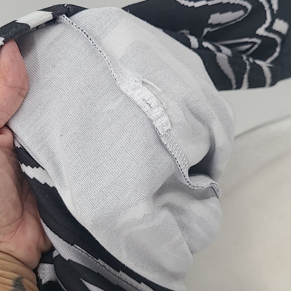 Adidas all over print crop half zip sweatshirt pullover large black & white - Picture 6 of 10